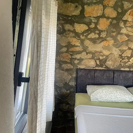 Soeguet Osman Koey Evi Taslica